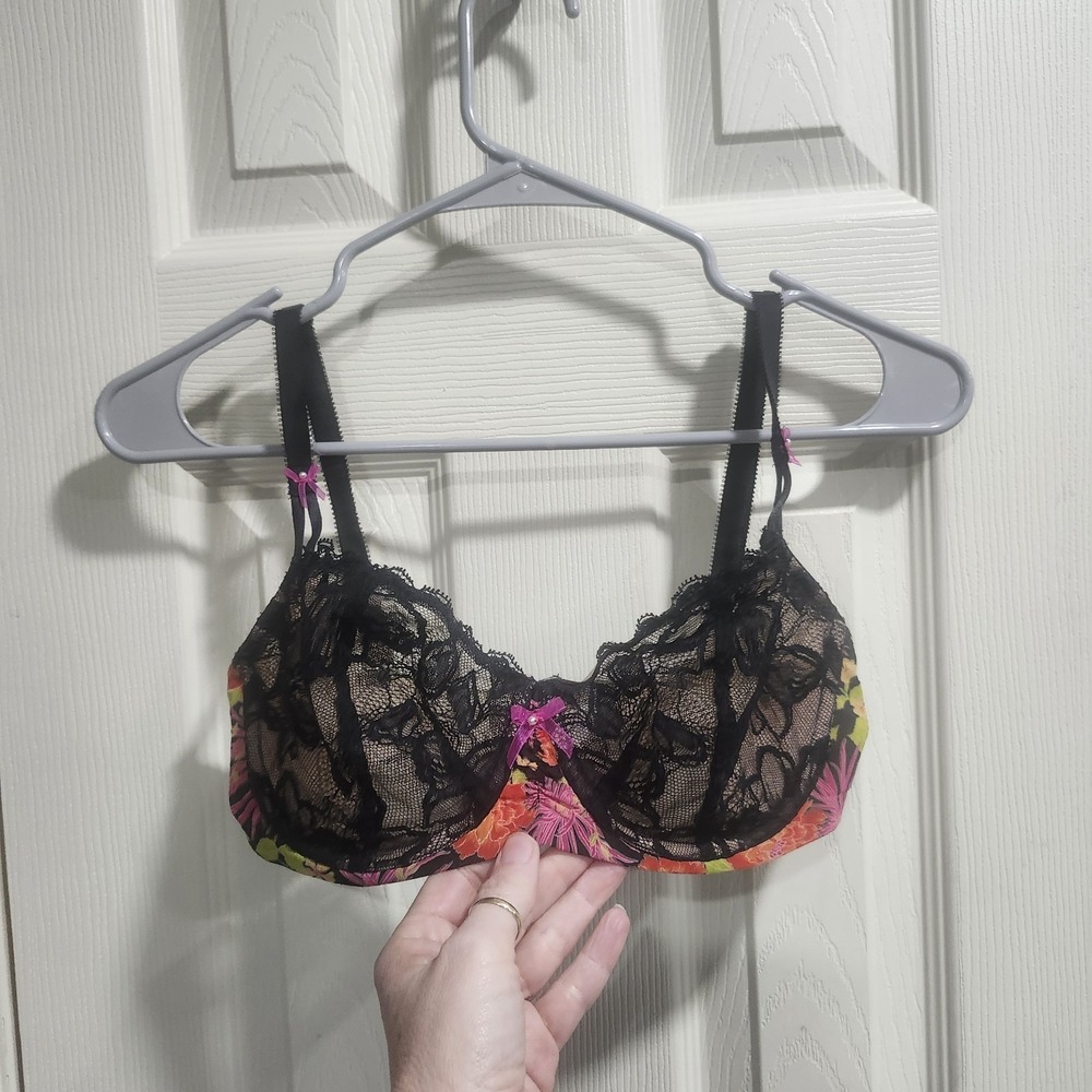 Victoria's Secret 32DD Black Lace Floral Unlined Underwire Bra